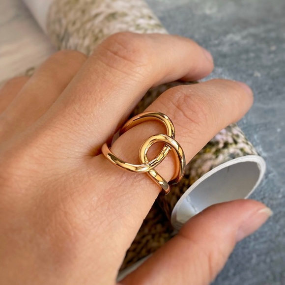 Gold Ring 18k Gold Plated Modern Elegant Adjustable Ring - Picture 9 of 13